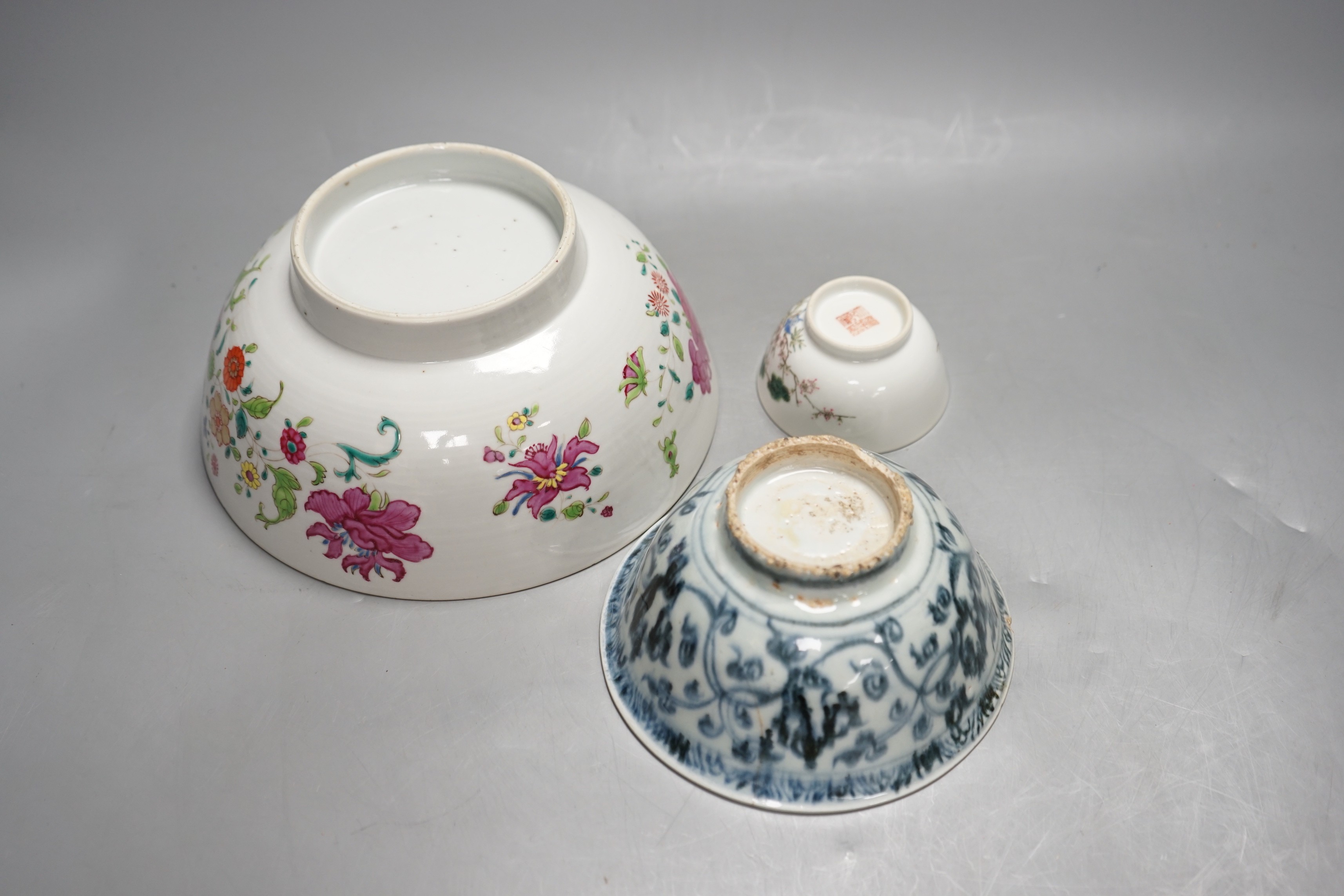 A Chinese Ming blue and white bowl, a larger famille rose bowl and a tea bowl, largest 21cm